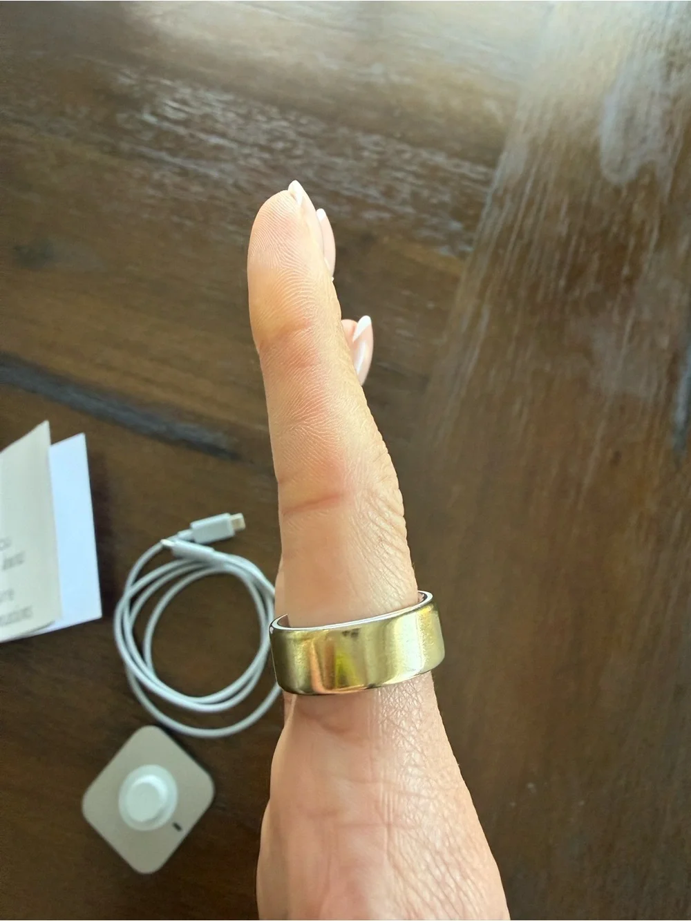 Oura Ring Gen 4 Gold Size 7 + Charger & Cable